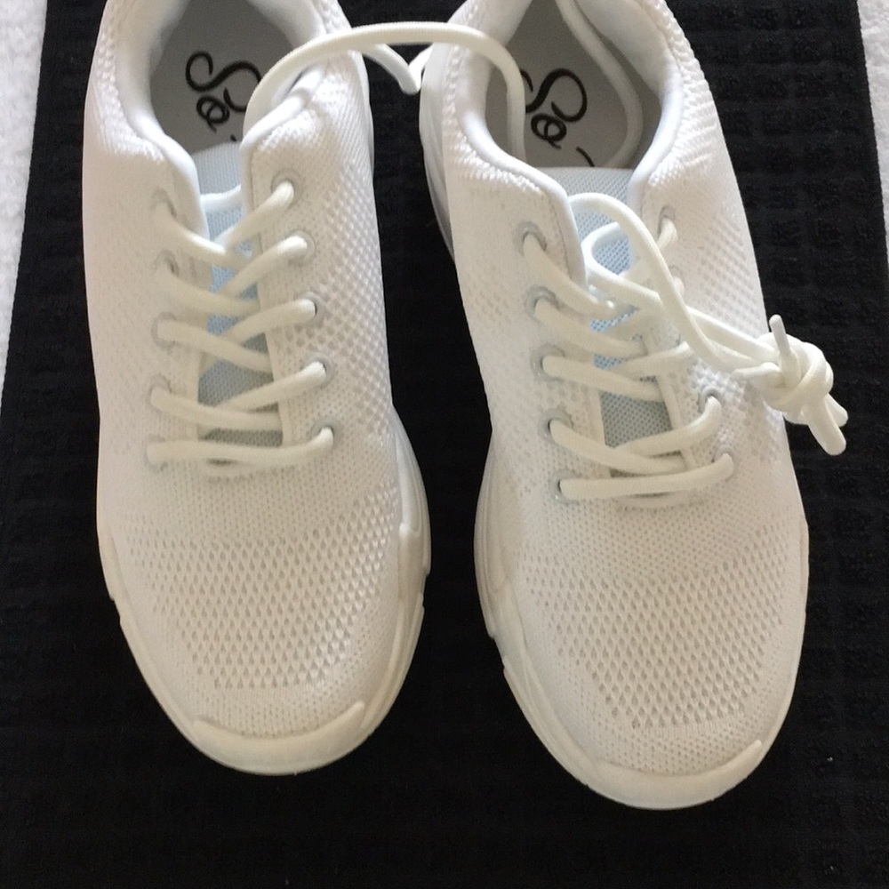SO ME Maury White Lace Up Low Top Sneakers Running Shoes Sz 7 New